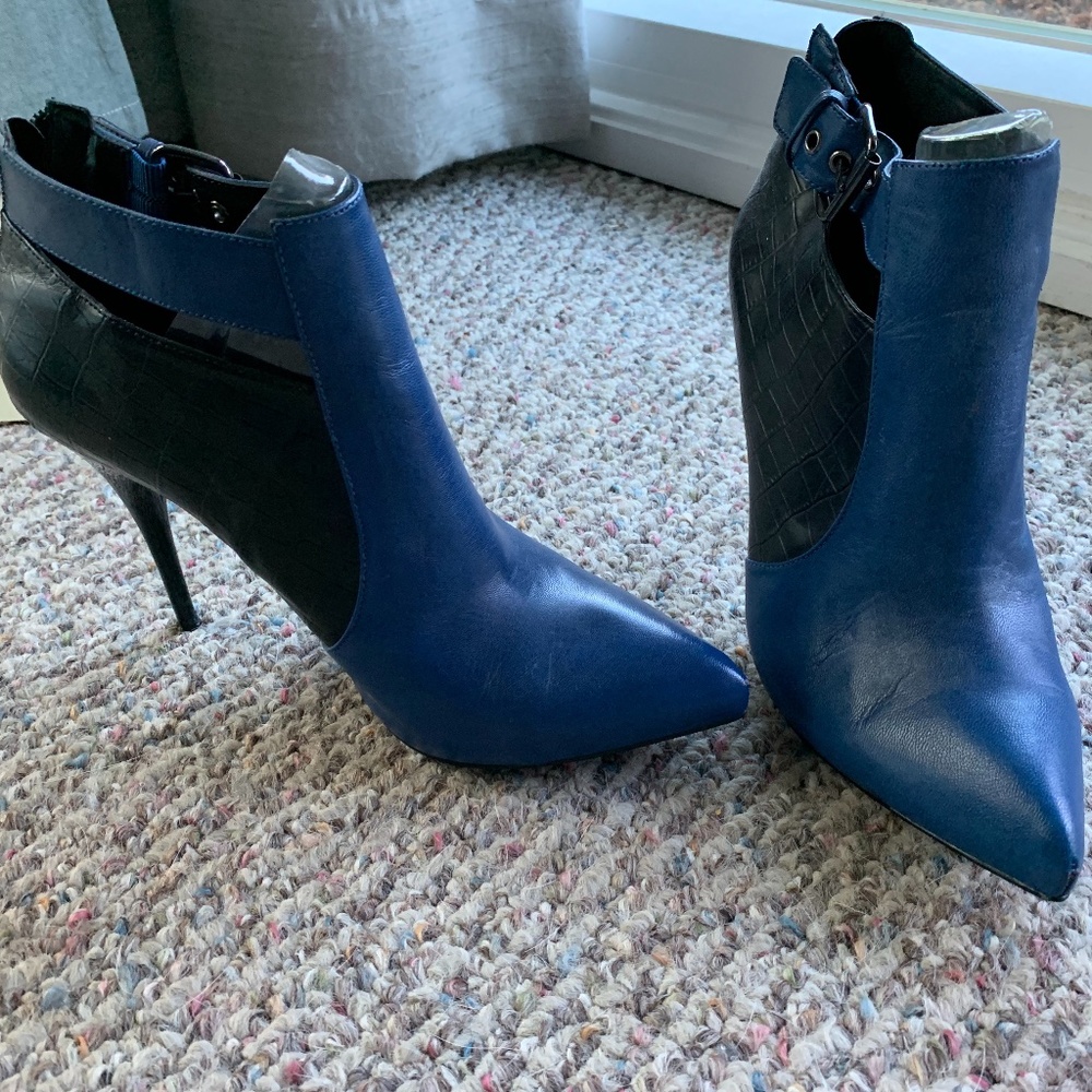 Aldo pointed toe ankle booties EU:40